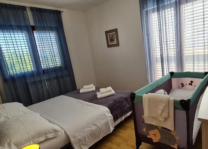 Family-friendly With Swimming Pool Sabunike, Zadar - 20179 * نين